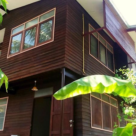 Yesterday Sathon Bangkok Exterior foto